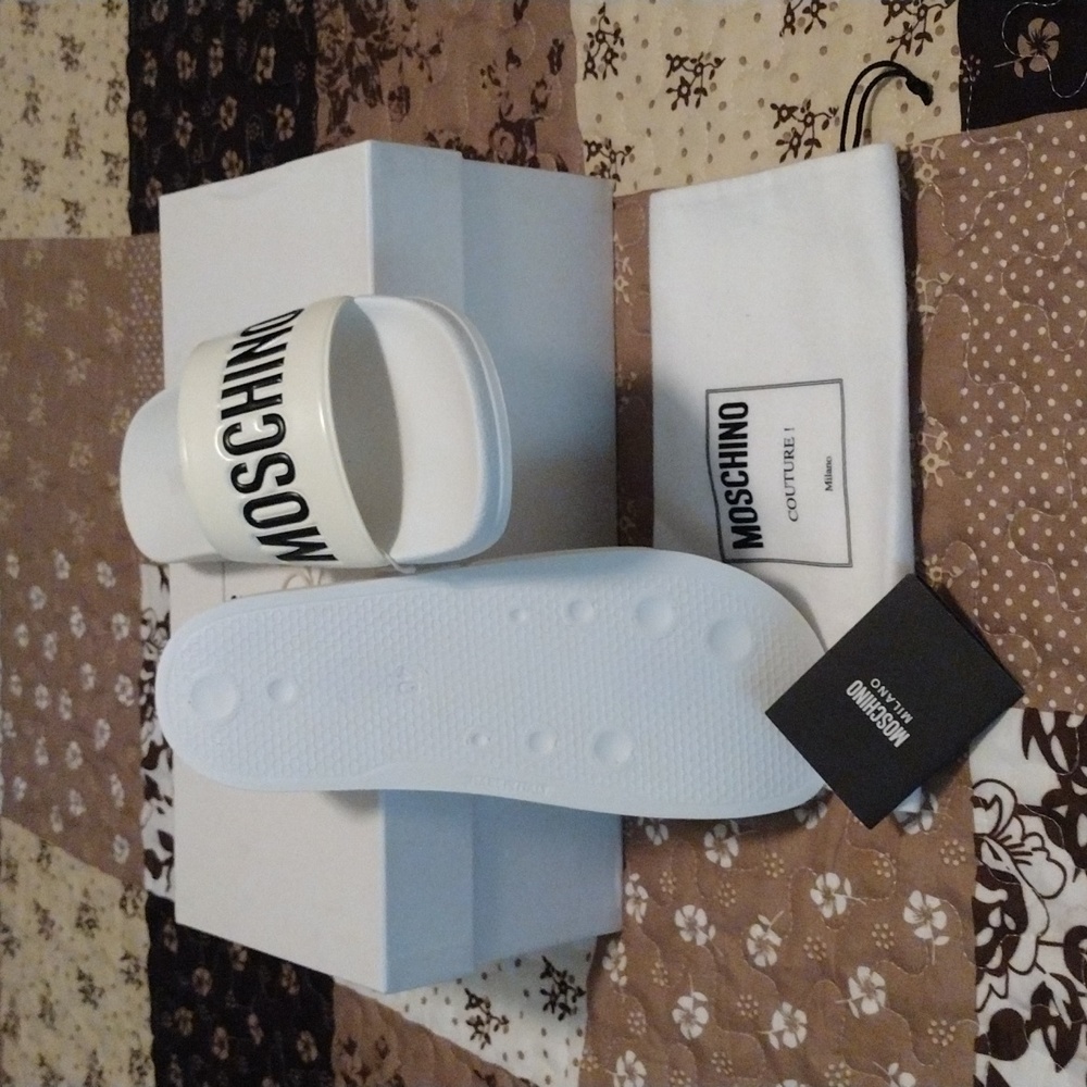 ❗SOLD❗ NWB Moschino Slides - Picture 3 of 4